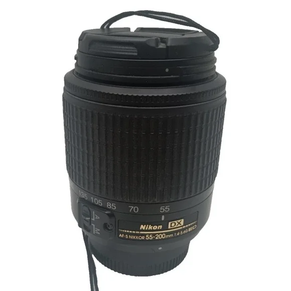 Nikon DX / AF-S Nikkor 55-200mm / Auto Focus - Silent / SWM ED 0.95M/3.12ft Lens