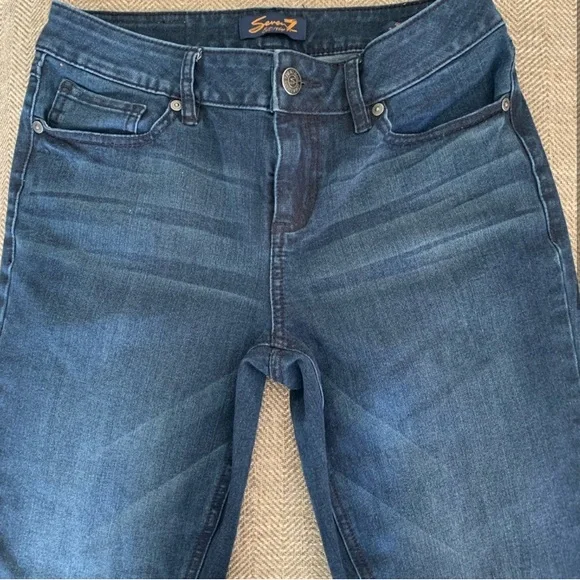Excellent Preowned Condition Seven 7 Skinny Jeans Size 8. Very cute.