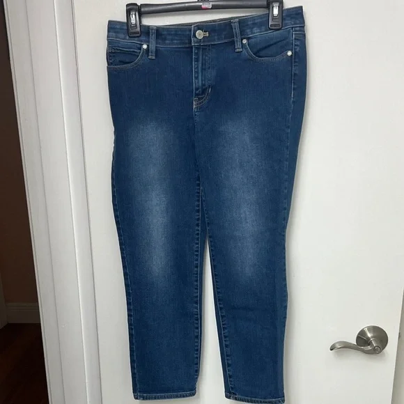 Talbots Jeans, Straight Crop 24” Inseam, Sz 4, distressed markings on front.