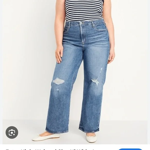 Old Navy Women's Light Blue Distressed Wide-Leg Jeans