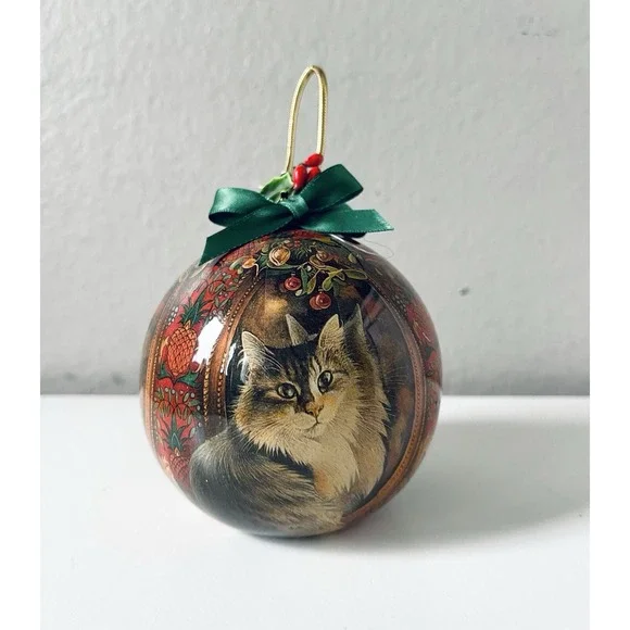 Enesco Vintage 90's Cat Christmas Ornament Ball Leslie Anne Vintage‎ Holly