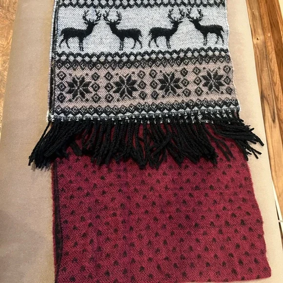 Stylish Black and Burgundy Patterned Scarf