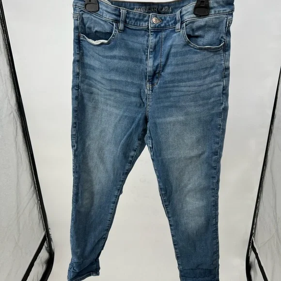 Women’s American Eagle Next Level Stretch Super Hi-Rise Jegging. Size 14S.