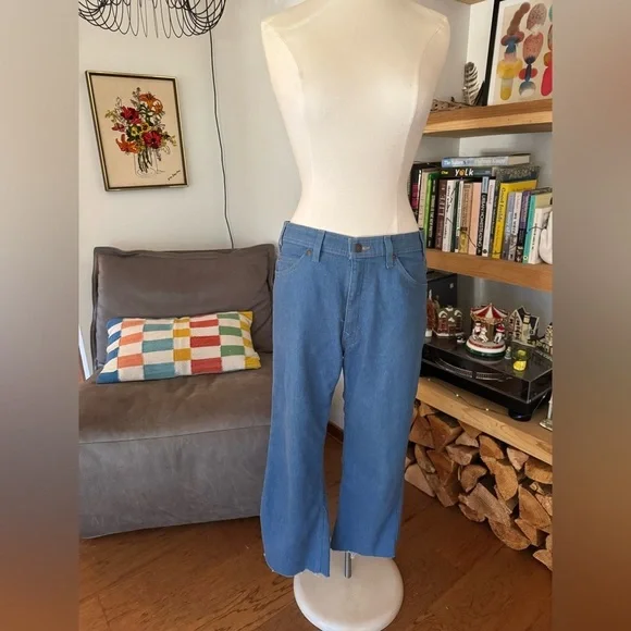 Vintage 90’s Levi’s cut cropped action Denim Jeans