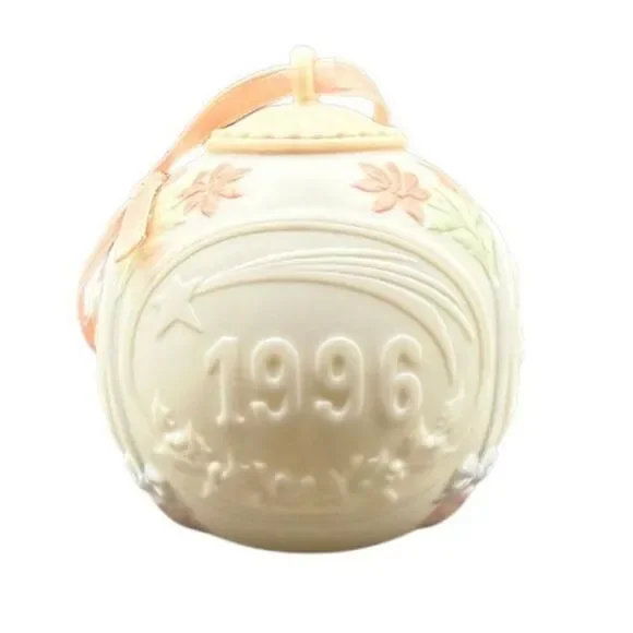 Lladró 1996 Annual Christmas Ball Porcelain Ornament .