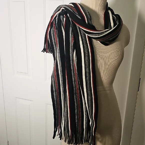 Striped Black and White Scarf with Red Accents. 31X15. Excelent‎ Condition