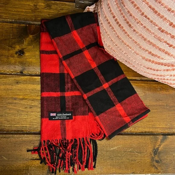 Red & Black Made‎ in Scotland Knit Cashmere Scarf- OS