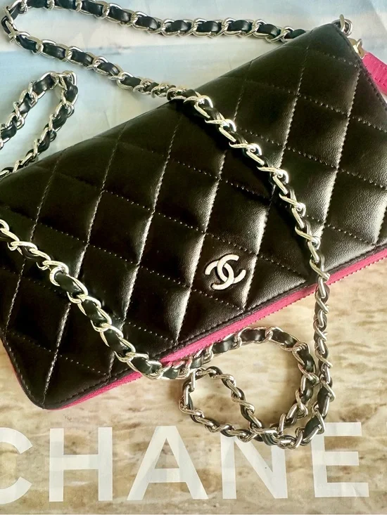 CHANEL Quilted Black Leather wallet with Chain and Pink Trim