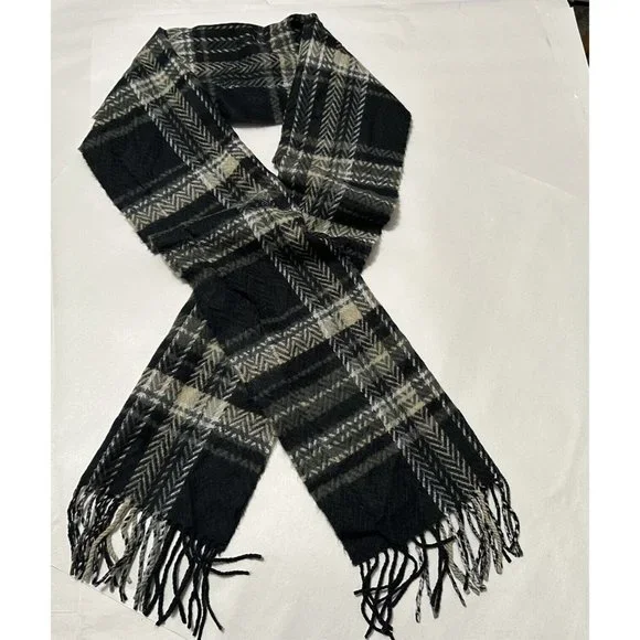 Vintage D & Y Scarf Men's Plaid Gray Black Soft Acrylic Fringe