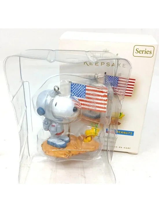 Hallmark Keepsake Spaceman Snoopy Christmas Ornament 2007 Peanuts Woodstock #D19