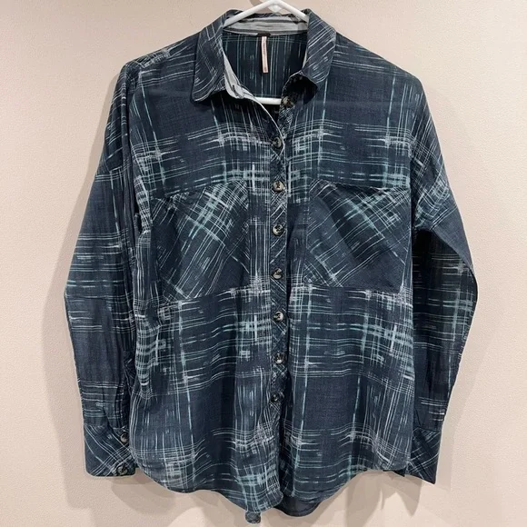 🔥Free People women’s Blue Plaid Shirt🔥