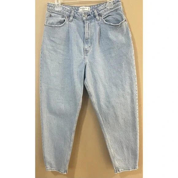 Abercrombie Fitch 80s Mom High Rise Jeans Size 30/10 W30 L27 Light Wash Short