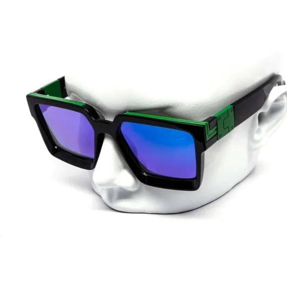 Beverly Square Oversized Sunglasses. Unisex.