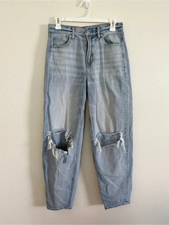 American Eagle Relaxed Mom Jean Womens Size 4 Regular Blue Denim Distressed