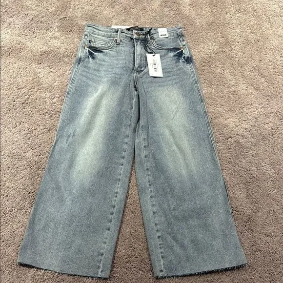 Judy blue! Tummy control mid rise wide leg crop with stretch! 3/26
