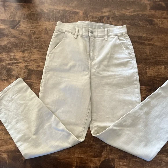 Old Navy Women's high-rise cargo pants with back buckle.