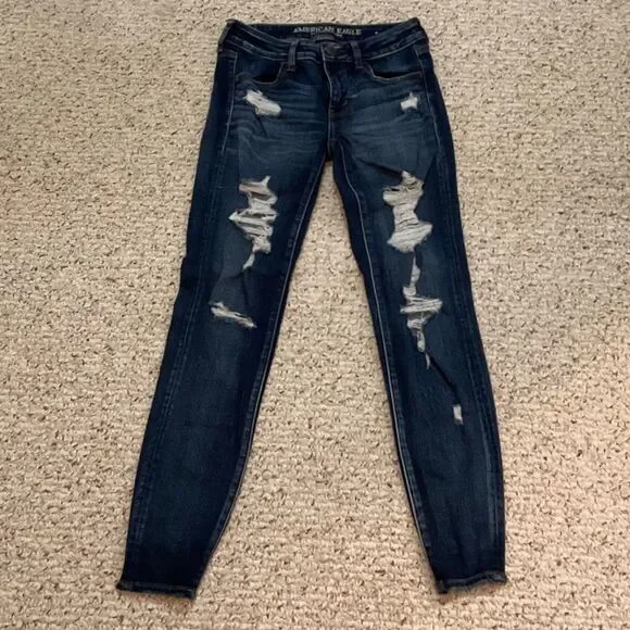 American Eagle super super stretch jegging size 2 US regular dark wash denim