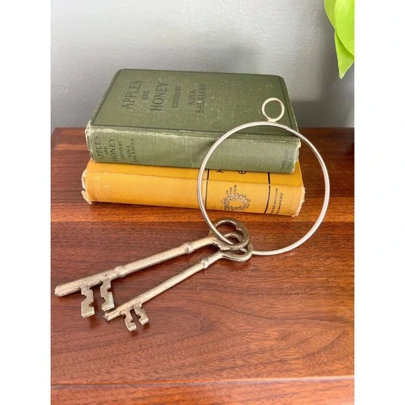 VTG MCM Metal Bronze Cast Iron Skeleton Key Wall Decor 5