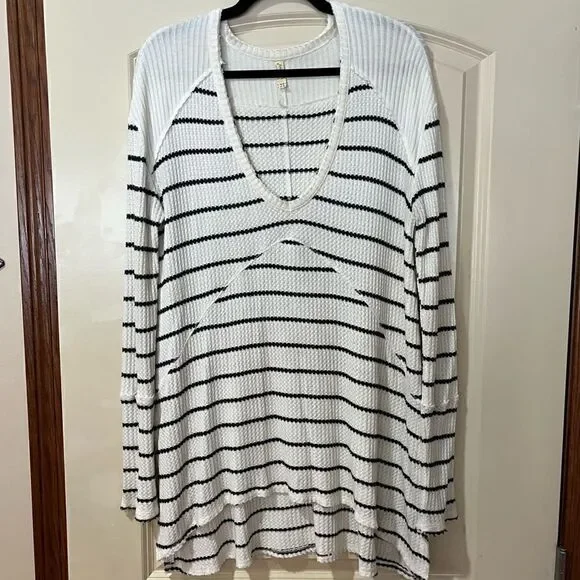 FREE PEOPLE Long Sleeve Sunset Park Thermal Waffle Weave Navy White Size Small