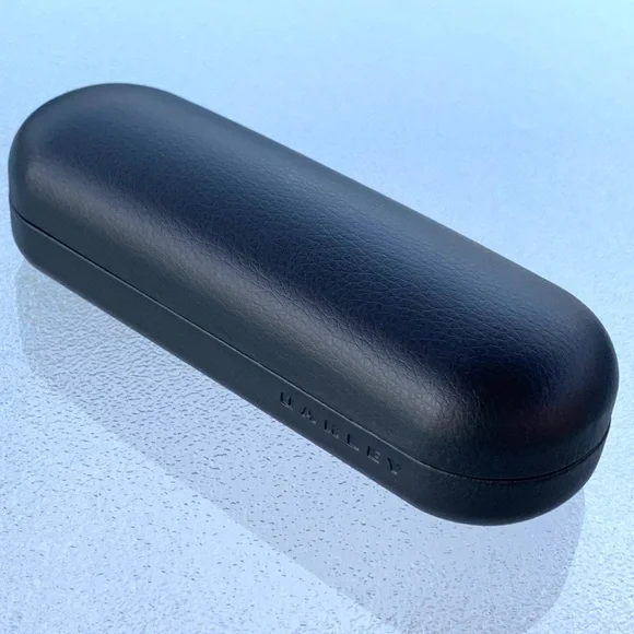 Oakley Smooth Black Eyeglasses/Sunglasses Case