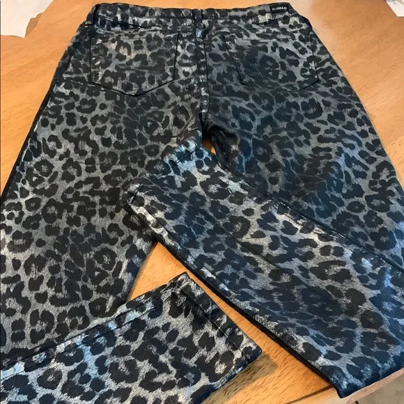 Gray and Black Skinny Jeans with Leopard Print