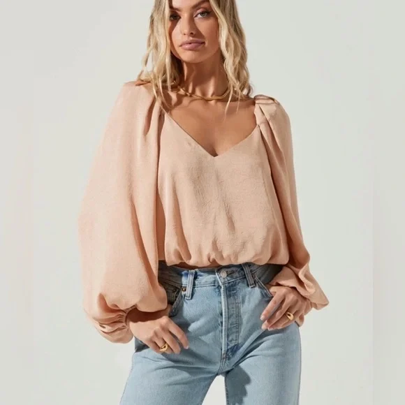 ASTR The Label Cally Revolve Top