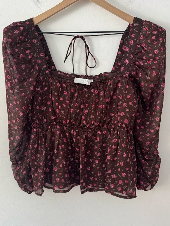 ASTR Floral Peasant Blouse in Brown with Pink Roses Medium