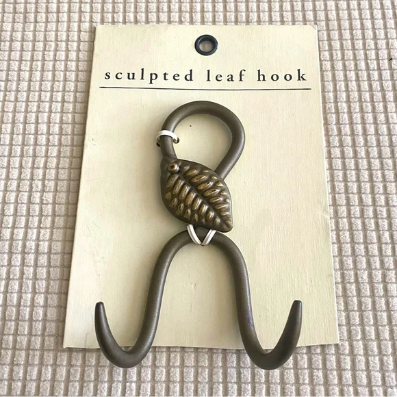 Pier 1 Sculpted Leaf Hook in Bronze