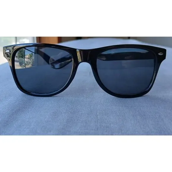 Classic Black Sunglasses OSFM adult sized simple unisex retro 80s 90s Y2K
