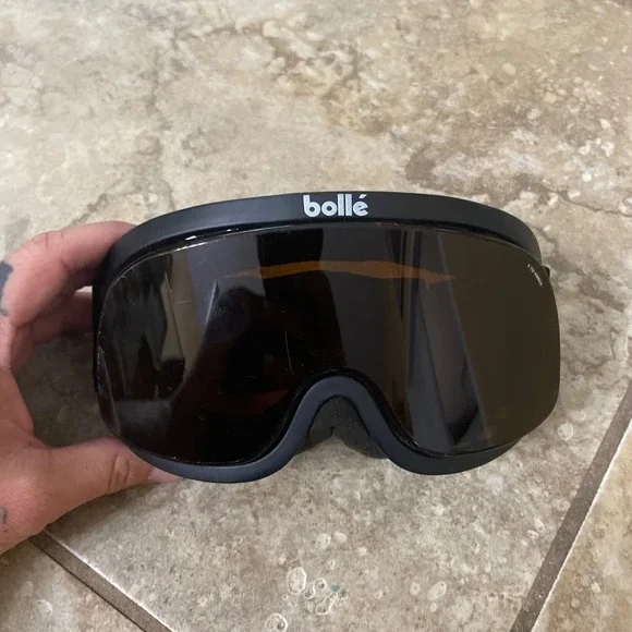 Bolle X700 Amber Ski Goggles Black Frame Tinted Lens Made in France with Pouch
