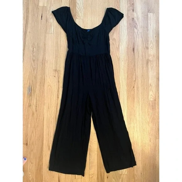 Old Navy Black Wide Leg Jumpsuit Cap Sleeve Smocked Back Sweetheart Neck S