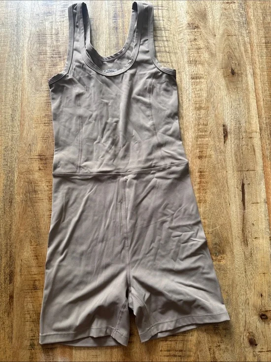 SET ACTIVE Sportbody Shortysuit Sleeveless tank Romper in DUGOUT Taupe NEW XL