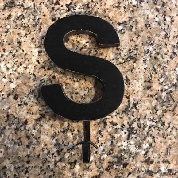 🍀Distressed “S” Hook