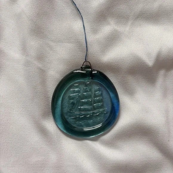 Vintage Sun Catcher Nautical Theme Blue‎ Boat Sailboat Beach Summer 80s 90s