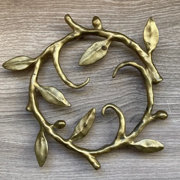 Michael Aram Leaf vine round trivet Gold tone signed