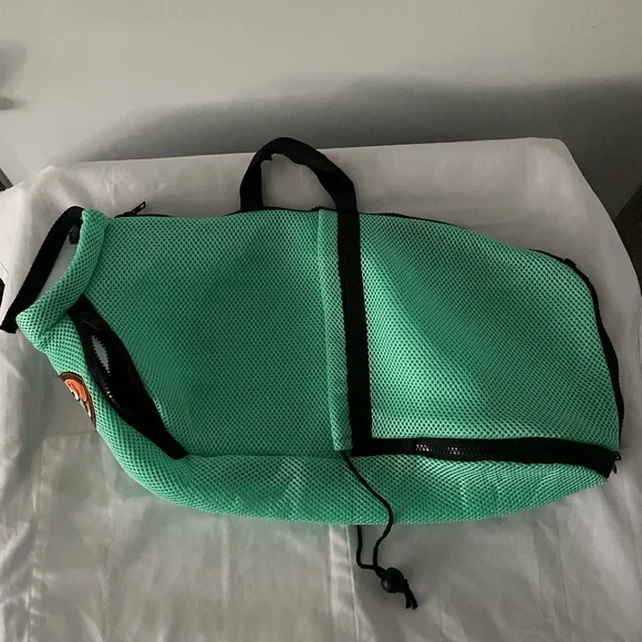 AWoof adjustable cat grooming bag