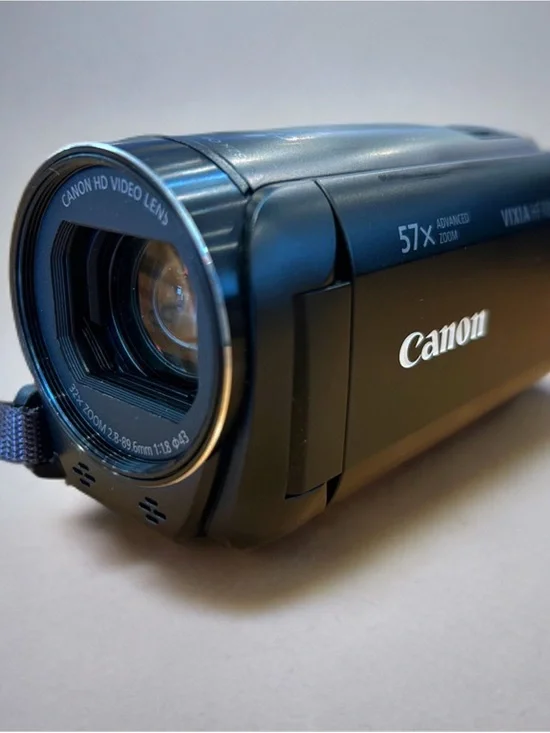 Canon VIXIA HF R800 HD Handheld Camcorder 57x Zoom Black 3.0in LCD HDMI+ Charger