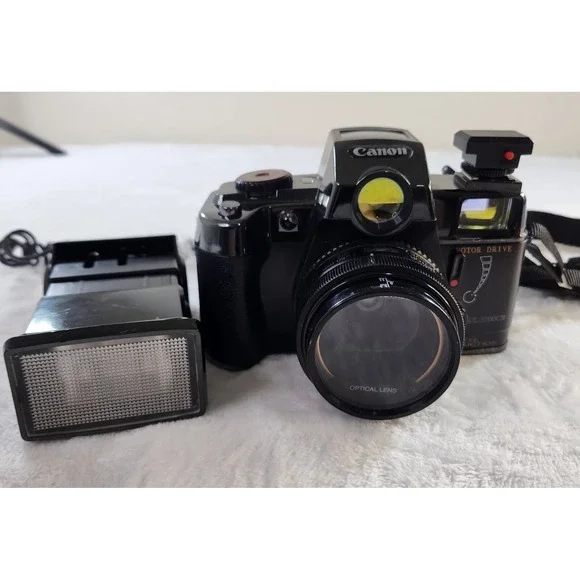 Canon Q8200 Camera 35mm Film‎ Vintage Black Flash - READ