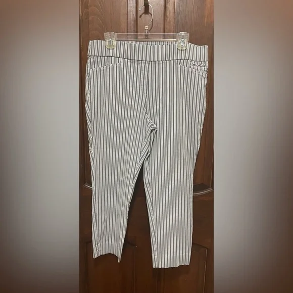 Anne Klein women’s size XL white and gray stripes stretch waist pull on pants.