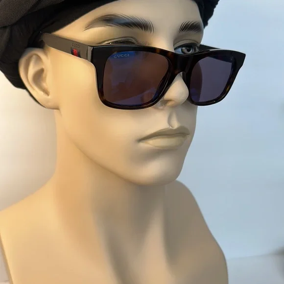Authentic- New - Gucci Black GG0008S Square Sunglasses