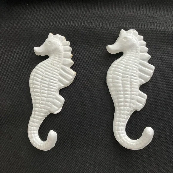 Vintage Set of 2 Cat Iron Seahorses Hooks, Wall Decor, Paperweights 5.5” Tall