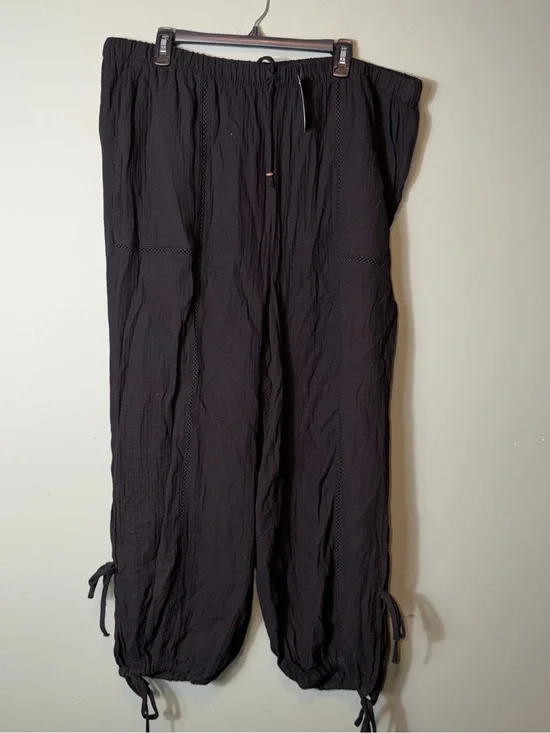 Torrid Women’s Black Drawstring Casual Pants NWT Size 2 Short