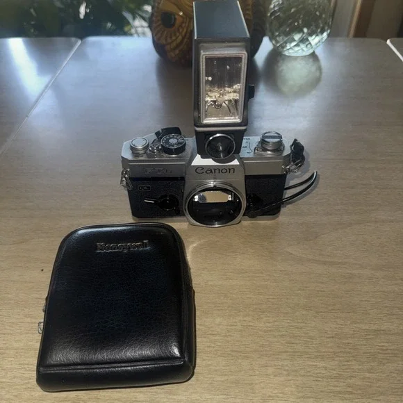 Canon FTb QL 35mm SLR Film Camera Body W/strobonar 360A Flash Untested
