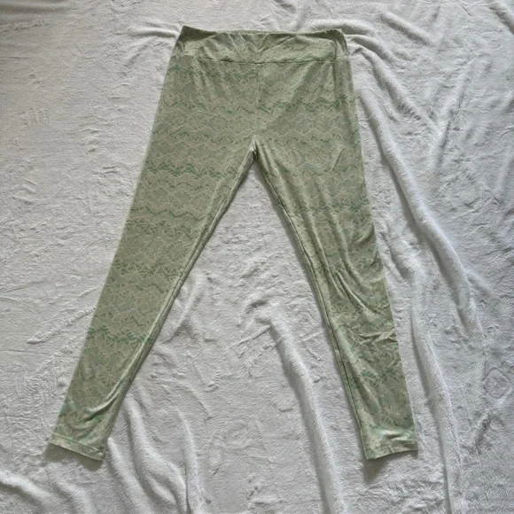 LuLaRoe Mint and Cream Patterned Leggings