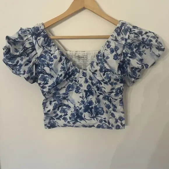Abercrombie & Fitch Blue Floral Blouse Small Smocked Puff Sleeve‎ Crop