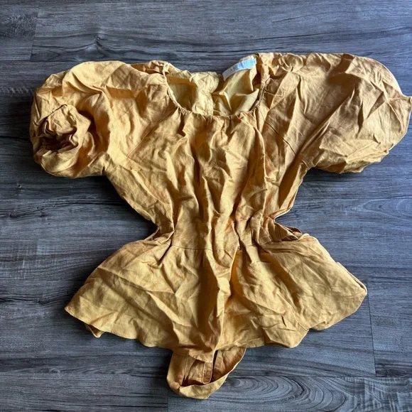 ASTR The Label Vendetti Mustard Puff Sleeve Linen Blend Top size S
