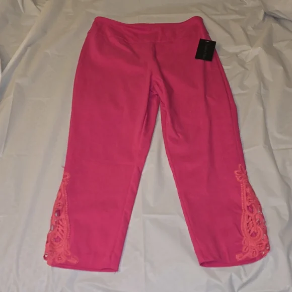 Jessica Riley Stretch Pink Capris with Lace Cutout Small