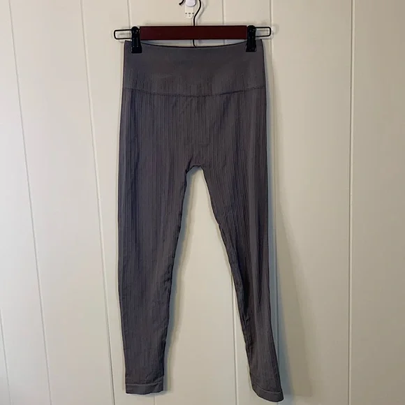 Avocado Seamless Ribbed Leggings Size Small/Medium