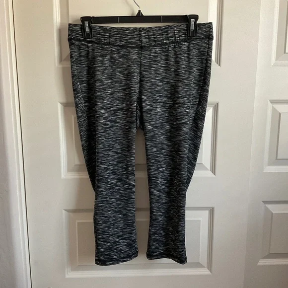 LIVI Active Grey/Black Space Dye Cropped Leggings -‎ Size 14/16