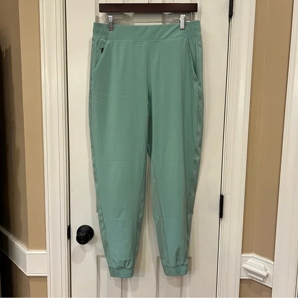 NWOT ATHLETA Brooklyn Jogger Women’s 10 Soft Mint Green 530631-06